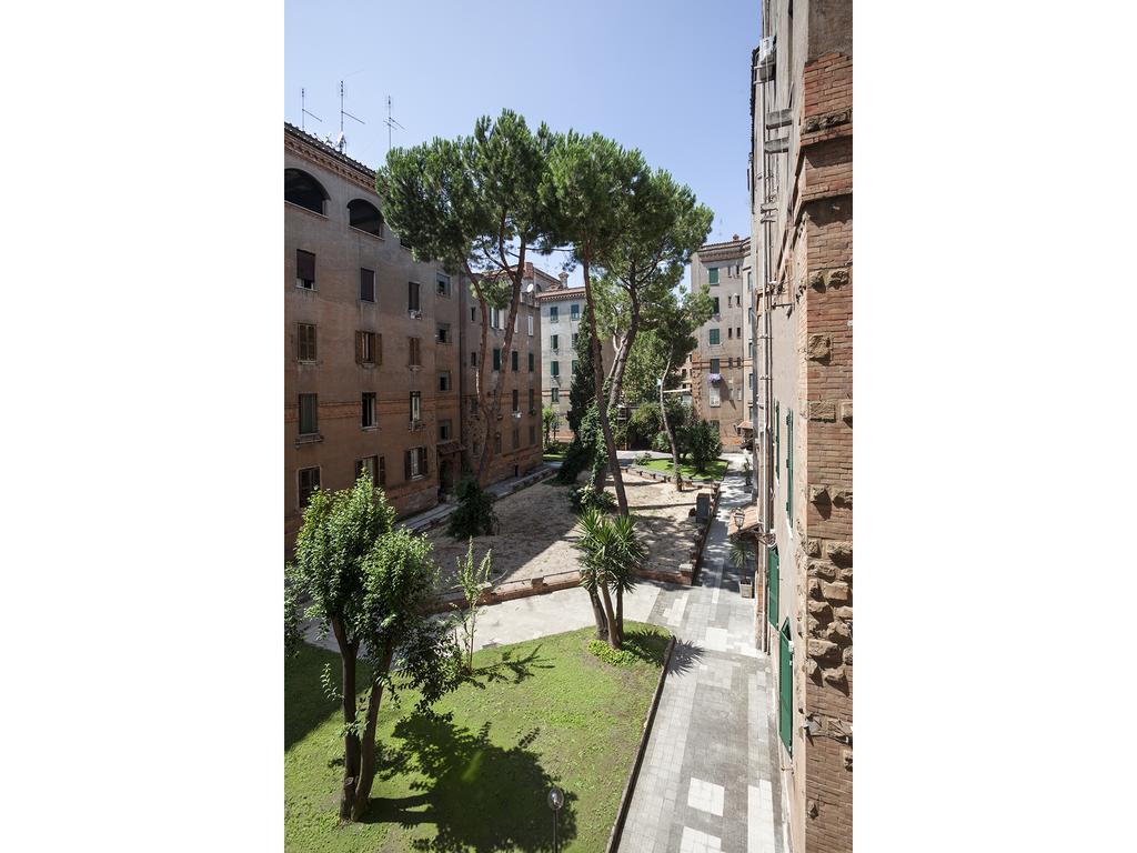 Dimora Del Papa Apartment